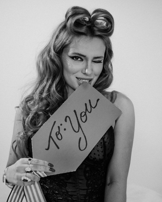 what&rsquo;d you ask Santa for this year? I bet it was me😈🎁 https://t.co/75OHVYgpMD