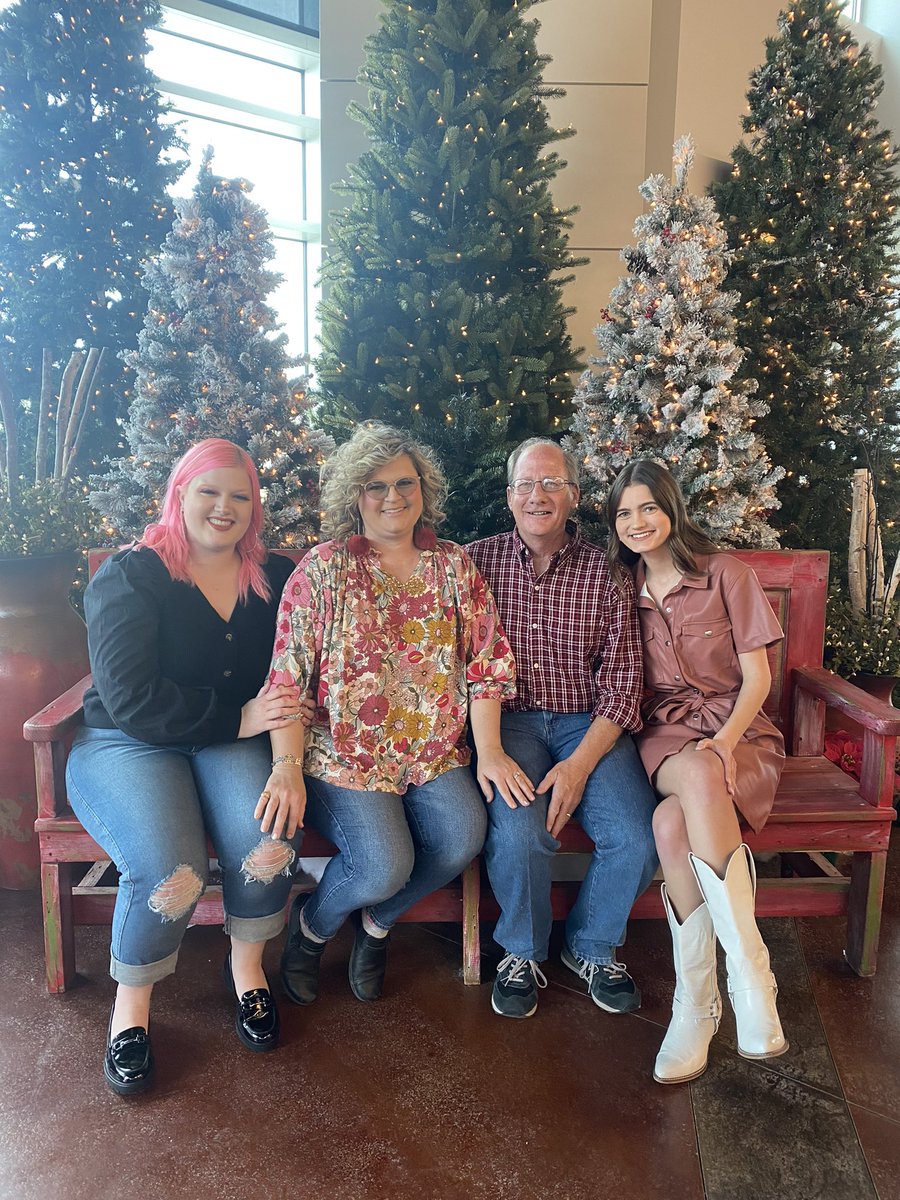 PoorKimberly's tweet photo. Merry Christmas 🎁🎄 https://t.co/elPsPdFEyE