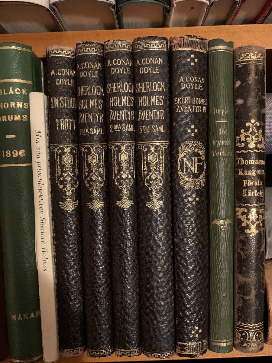 Sherlockianer's tweet photo. Day 2️⃣ here in Sweden. Lovely conversations with my grandfather about #SherlockHolmes. New books in his shelf. 🤩 Very impressed by the Swedish edition of the classic adventures from 1910 (Nordiska Förlaget). What a gorgeous binding and condition.

#Sherlock #Holmes @mattias221b https://t.co/YcwKb93dWD