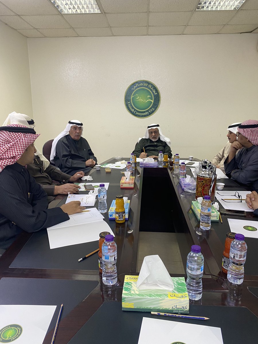 unaizah0's tweet photo. رئيس لجنة أهالي عنيزة بالإنابة يجتمع بفريق العلاقات العامة والاعلام باللجنة ويتابع الاستعدادات لحفل تكريم الوجيه عبدالله بن عبدالرحمن الزامل السليم ولقاء أهالي عنيزة ويقدم شكره وتقديره للجان العاملة بهذه المناسبة . https://t.co/fYdrVWPmNy