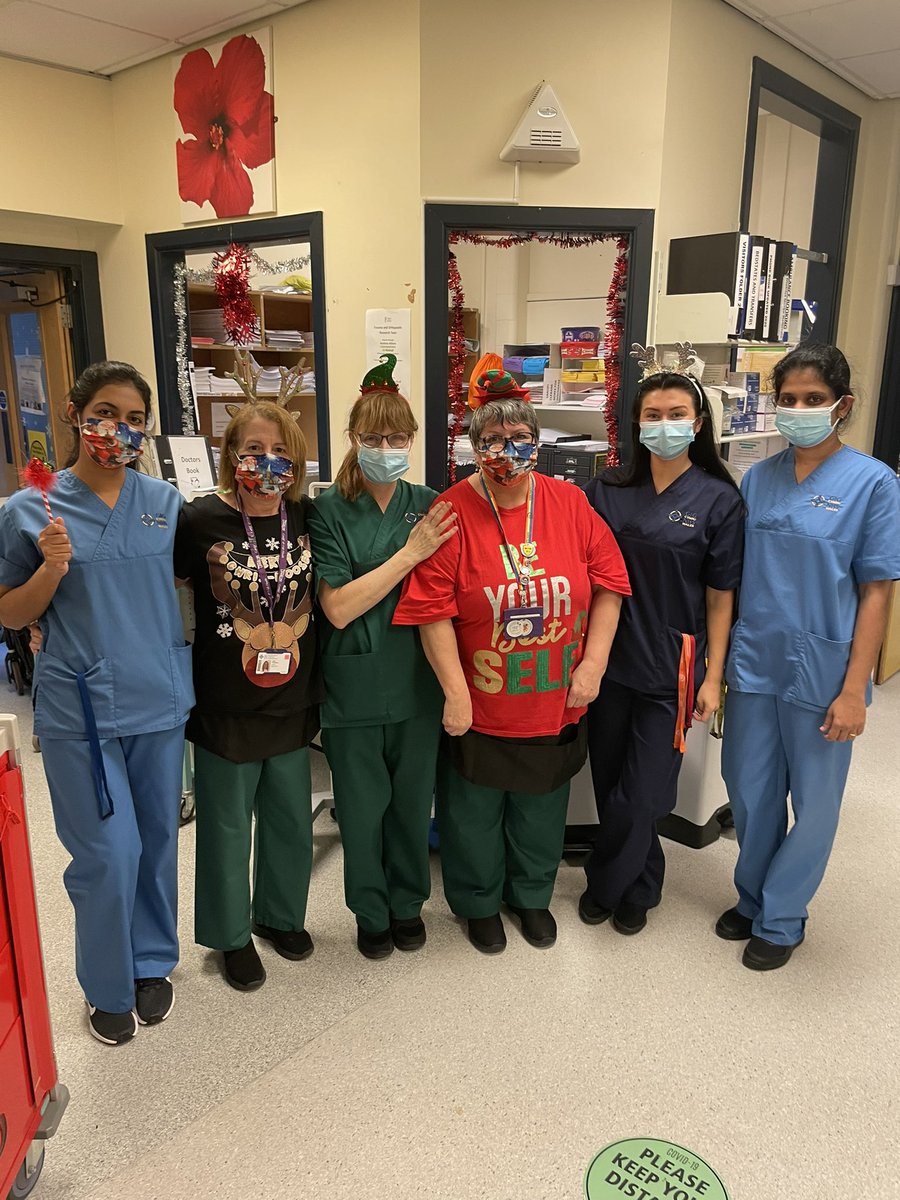 TOCV12's tweet photo. Merry Christmas from the T+O staff in UHL 🎅🏼🎄 
@CV_UHB @CAV_PETeam https://t.co/JyTo9hySqI