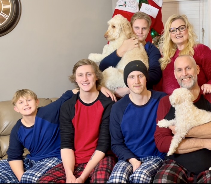 KimSmadis's tweet photo. Merry Christmas from our family to yours!
We hope this Christmas brings you joy and happiness while you make special memories with your family! We are looking forward to a very special Christmas and to an exciting 2022!
Love from all of us,
Merry Christmas https://t.co/79g1o26lqP