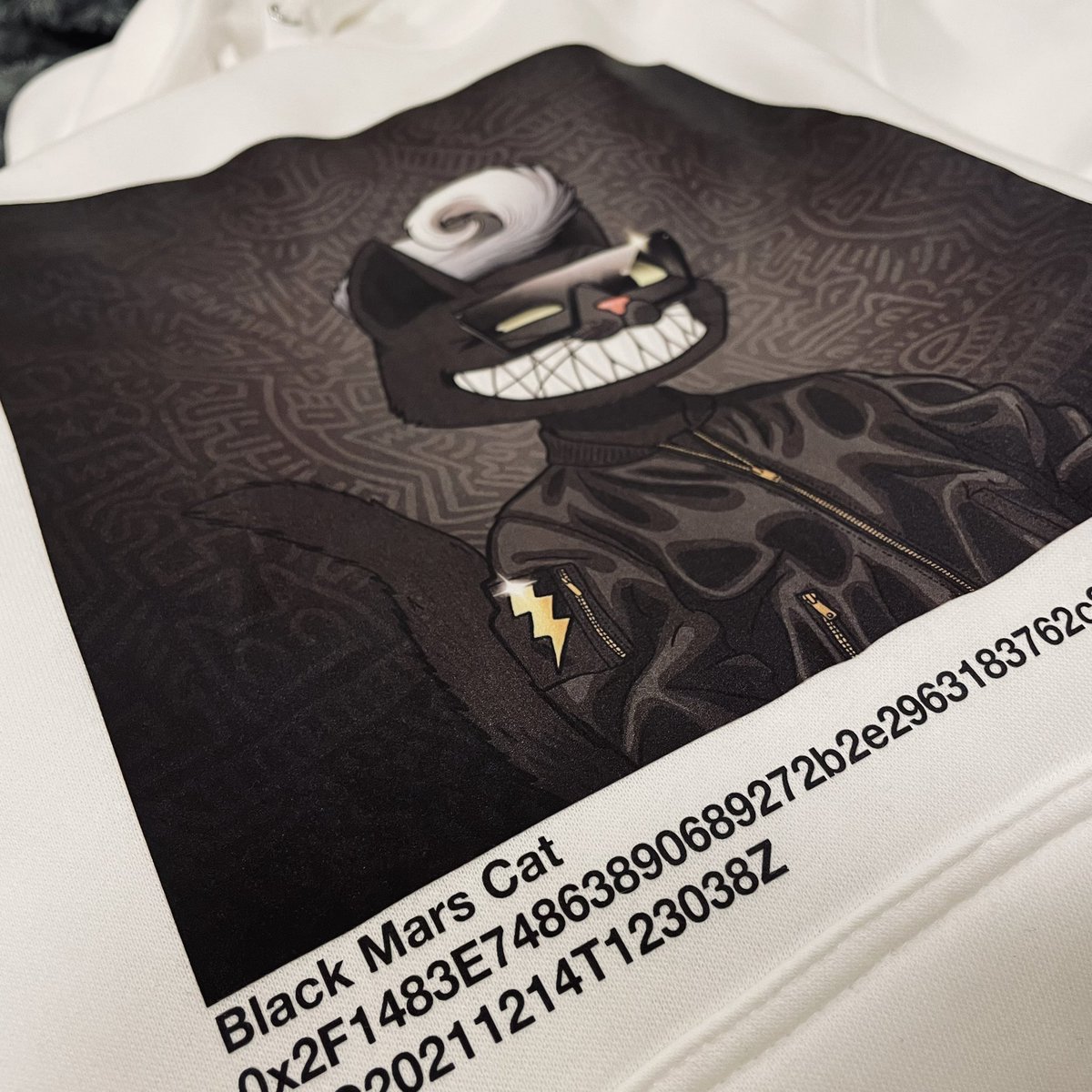 NFTMerchAPP's tweet photo. Check out the quality of our print and some details! This will be shipped soon, the owner must really love his Black Mars Cat! #nftmerch https://t.co/UMmrNw73U2