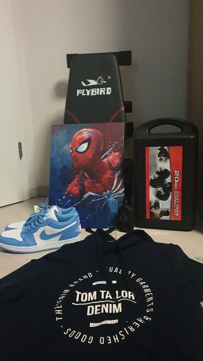 Xenodoom's tweet photo. @EliasN97_SH @EliasN97 Displate,Hantelbank,Hanteln,Pulli,Nike Schuhe(zu erwähnen nicht 100% reale weil die sind viel zu teuer),Parfüm,Geld
Frohe Weihnachten Euch Allen🎄🎄 https://t.co/oLcRulm6Yo