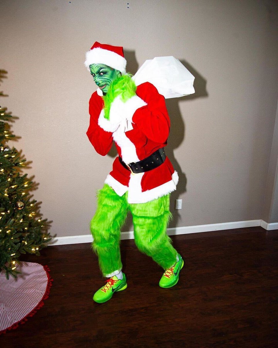 SoleSavy's tweet photo. Christmas vibes brought to you by Grinch Haliburton #MerryGrinchmas https://t.co/uGoVJMkO79