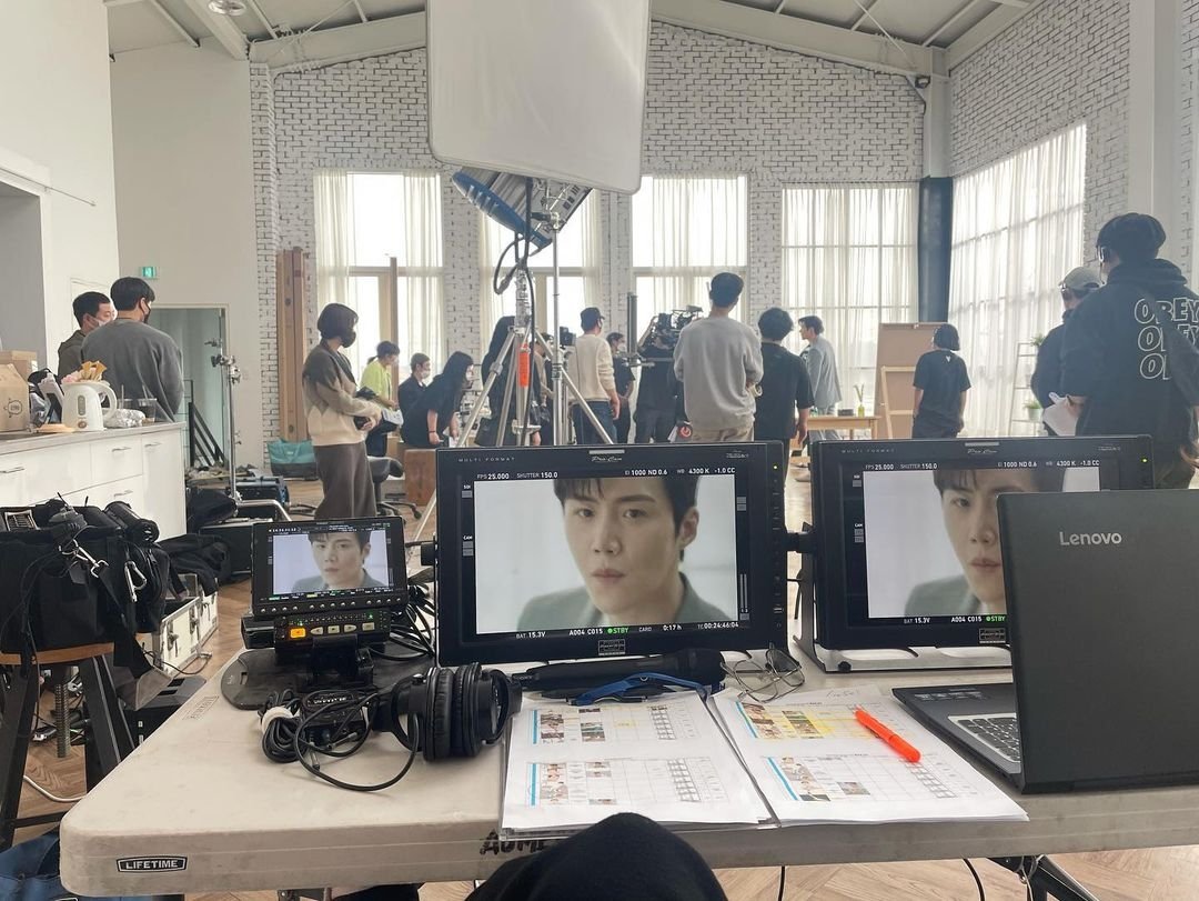 KimSeonHo_In's tweet photo. Everwhite CF director posted pics on IG with KimSeonho

l.e.e_s.o.l IG

#everwhite #김선호 #kimseonho #saveaz #세이브에즈 https://t.co/HJcsH5IlgY