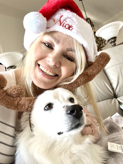 Merry Christmas! 🐶🎁🎄❤️ https://t.co/4R2HsGRxjU<a href="/tag/playmate"class="tags"><span>#playmate</span></a><a href="/tag/ff"class="tags"><span>#ff</span></a><a href="/tag/friskyfriday"class="tags"><span>#friskyfriday</span></a>