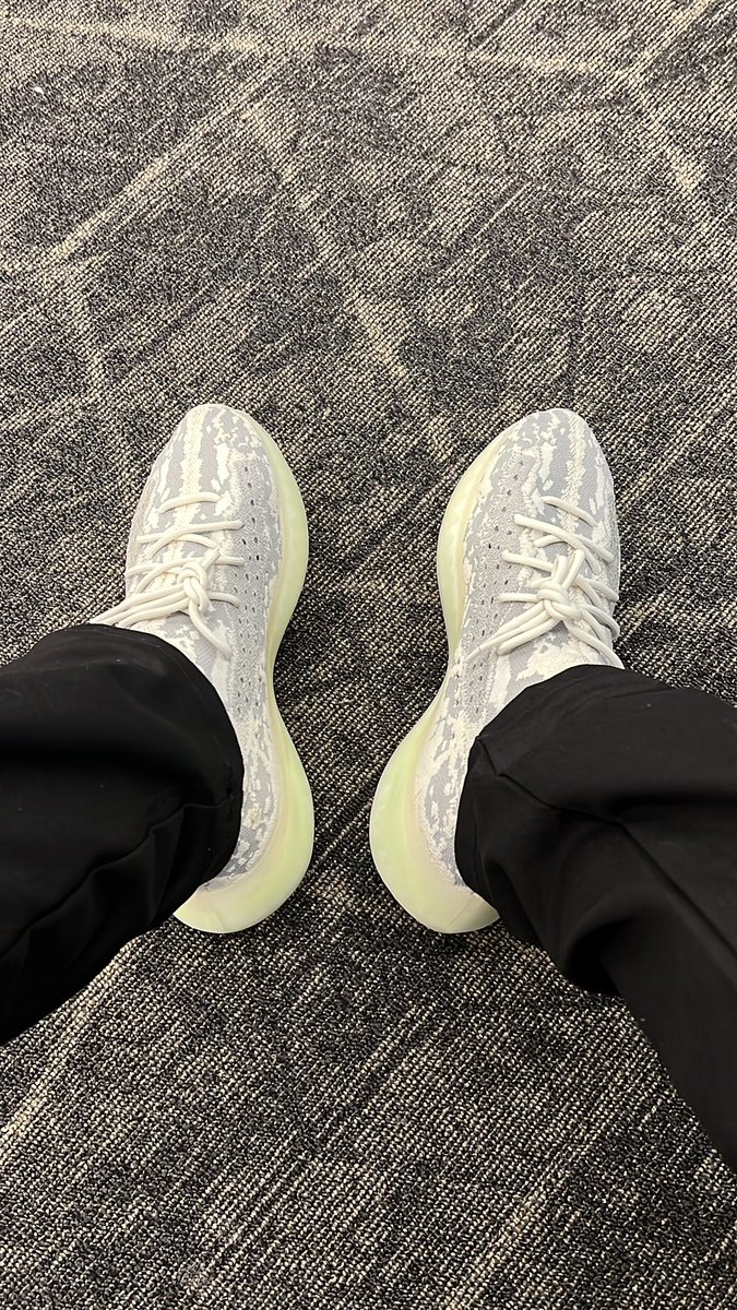 MonsieurEj's tweet photo. @SOLELINKS Yeezy 380 Alien 👽 https://t.co/7q8HY7GCah