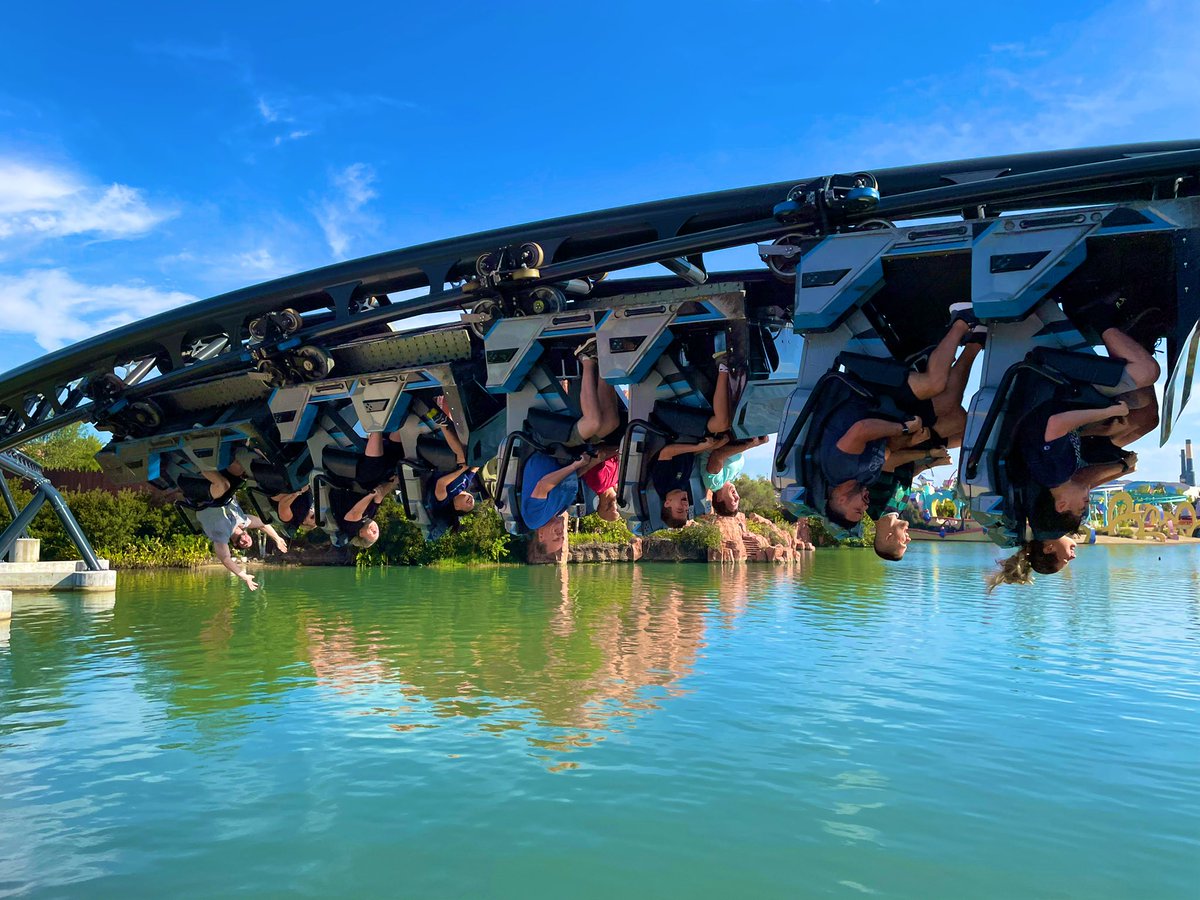 Coaster365's tweet photo. #1 - Velocicoaster - Islands Of Adventure
The last 2 months I’ve gushed about how much I love airtime, launches, theme, and intensity. Rarely does a ride have all 4. Not only does Velocicoaster pull it off, they’re all at an A+ level. THE 🐐
#25DaysOfRollers #25DaysOfCoasters https://t.co/i7ECphl0kC