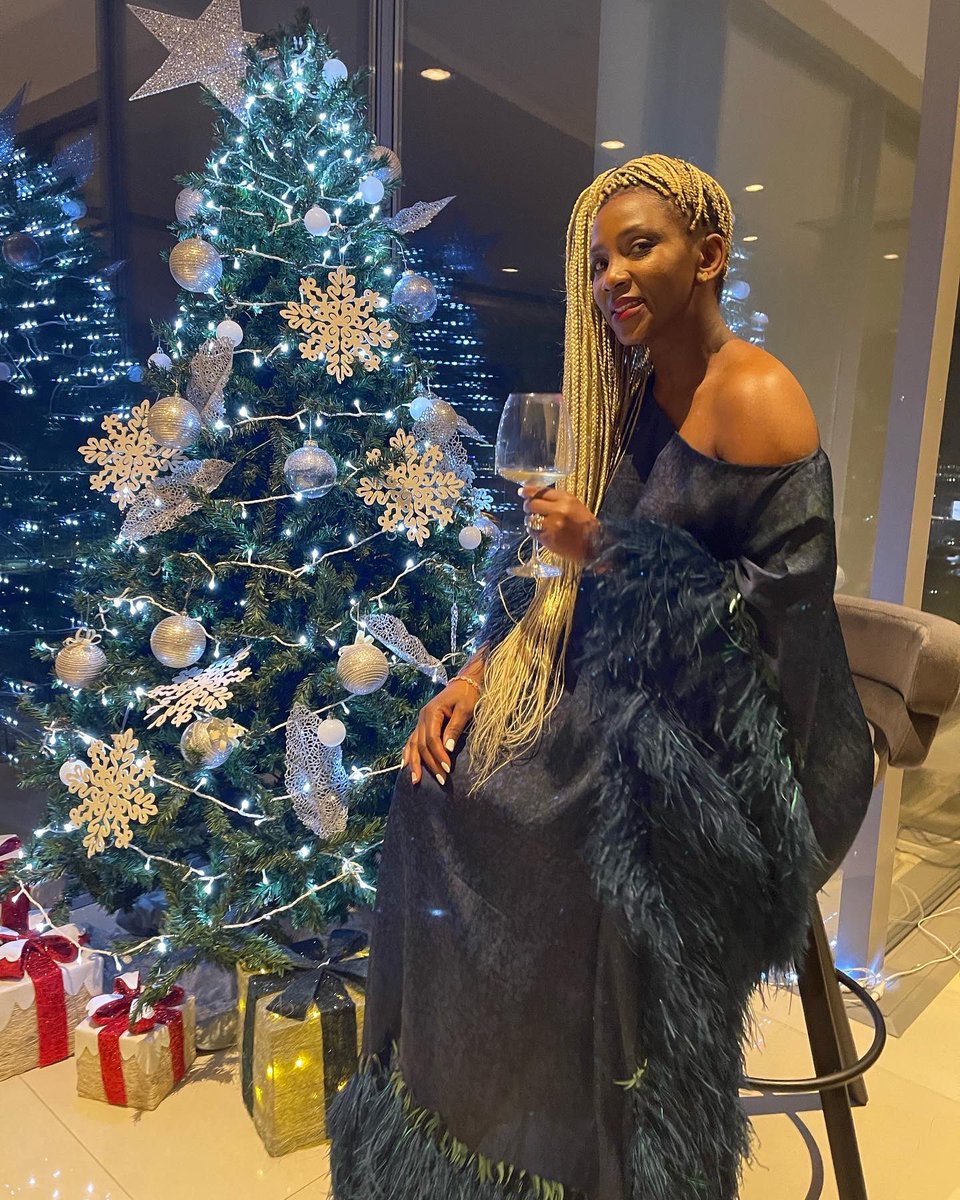 GenevieveNnaji1's tweet image. Merry Christmas to you and yours!🤗🎄🥂✨❤️