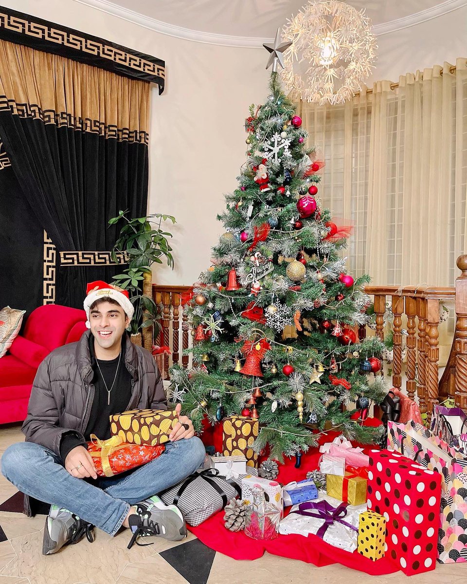 TTalhaP's tweet photo. #tistheseason #winters #festive https://t.co/fGOUcHeIrx