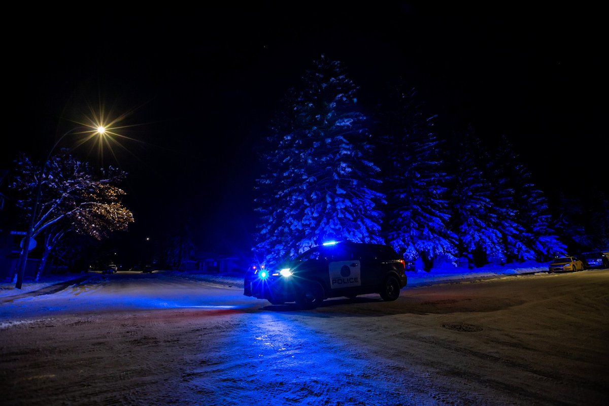 neufeld_mark's tweet photo. Thank you to all members of ⁦our ⁦@CalgaryPolice⁩ Team, the full police community and all of our #firstresponder and #emergencyservices partners who are working through the holidays to keep our communities safe. We see you. We appreciate every one of you. #ThankYou https://t.co/HH8zfZE2RX