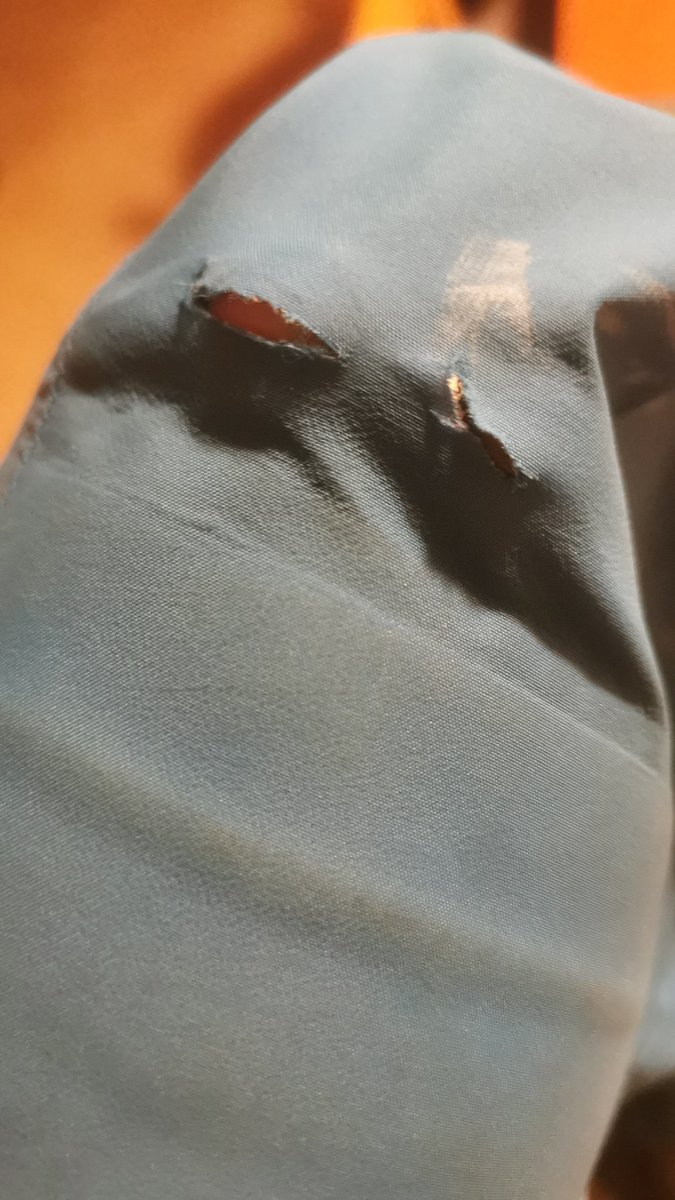 uri5pujol's tweet photo. Se me ha roto la capucha de mi 3a capa. Como debo proceder para lavarla? @GORETEXeu https://t.co/1yYzjBNb6E
