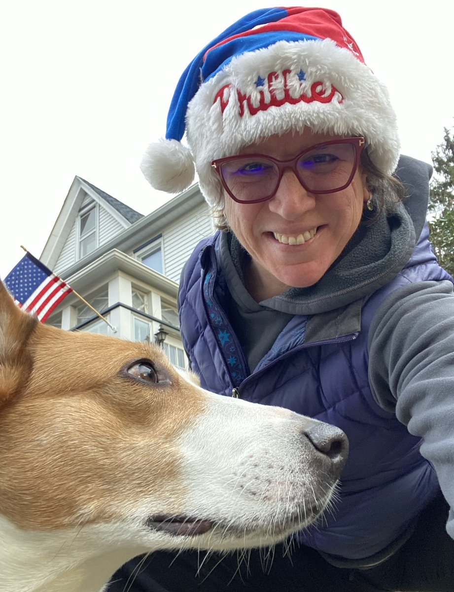 embesq's tweet photo. #MerryChristmas #PoochPower https://t.co/O2mwS6glpg