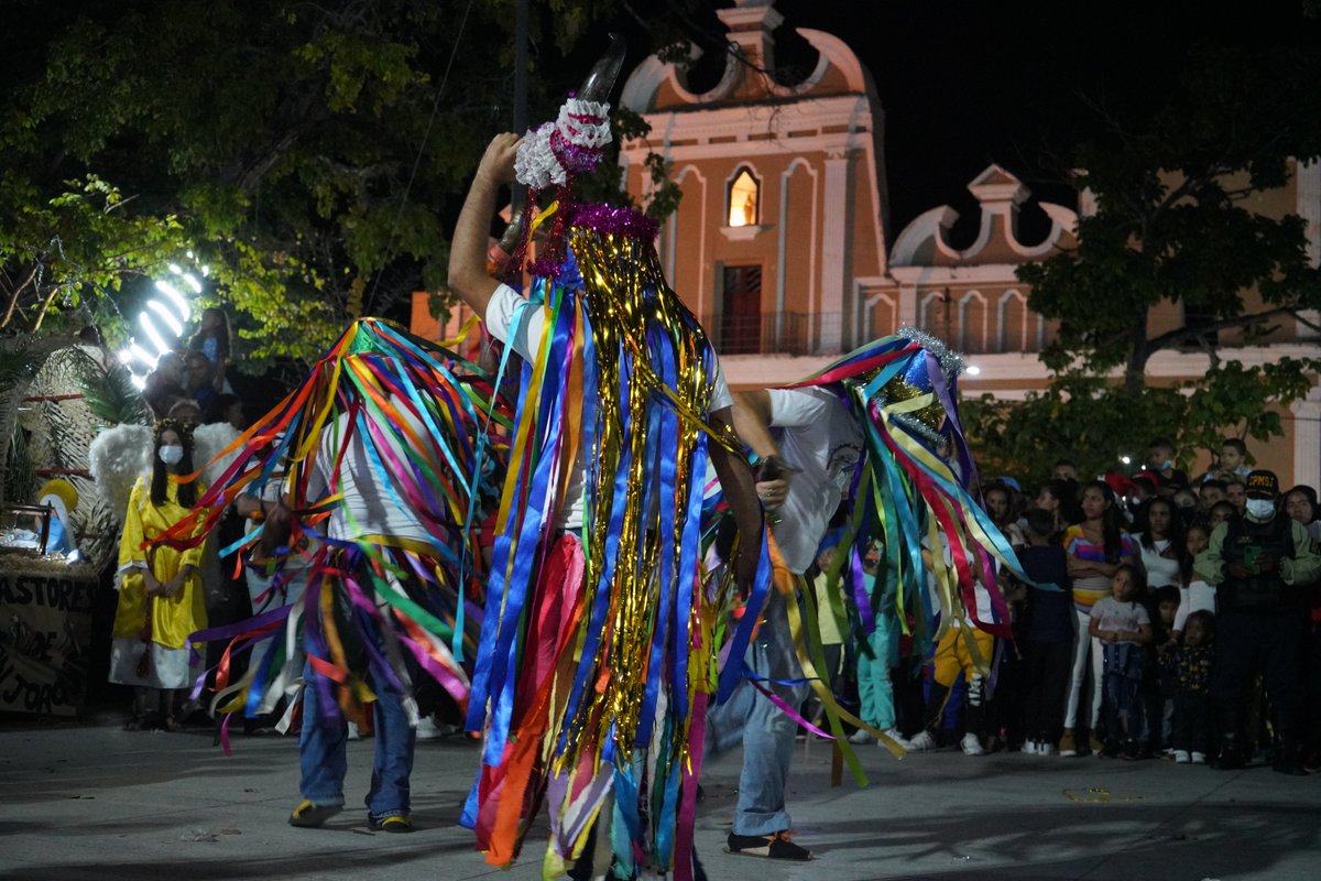 alcsjoficial's tweet photo. San Joaquín se vistió de gala este 24 de Diciembre para celebrar los 101 de tradición de Los Pastores acompañados del alcalde @Diegorcorrales y la primera combatiente Génesis de Corrales.
#SanJoaquinGobierna
#SanJoaquinaCrece
#SanJoaquinLaNuevaCiudad
#DiegoCorralesAlcalde https://t.co/mBdVtI53Tx