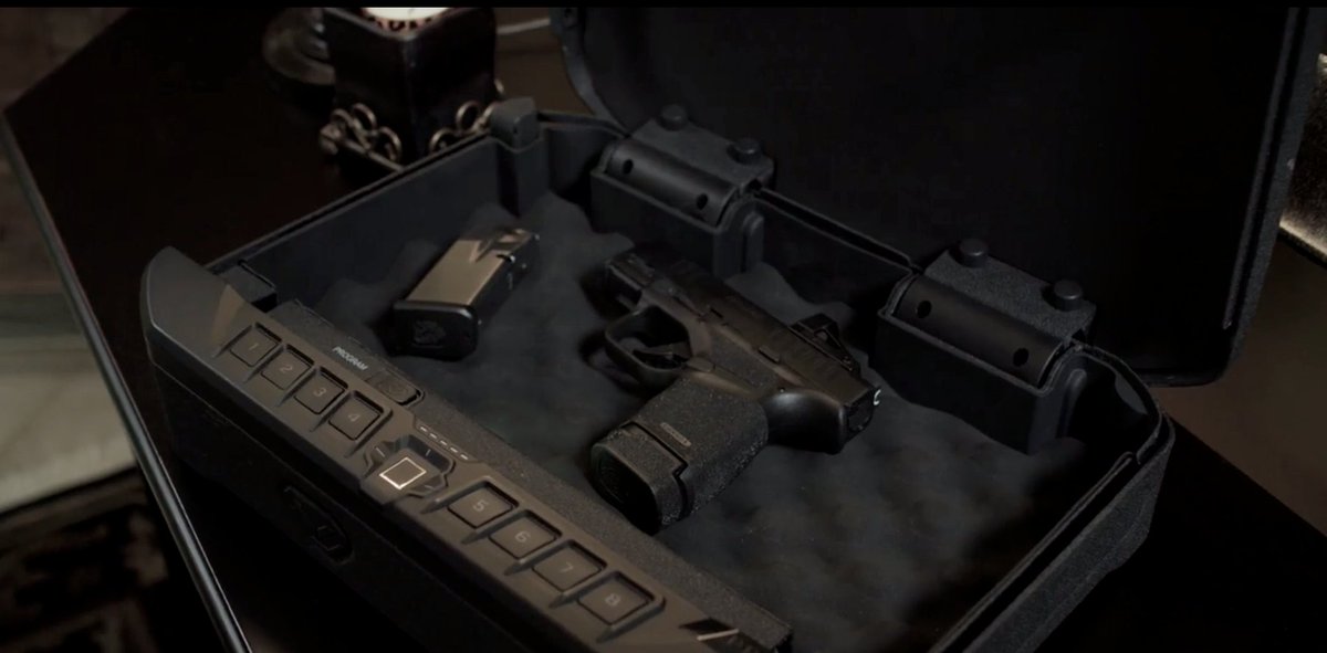 zone_get's tweet photo. Spotlight: It's a jungle out there. Protect yourself with the 9mm Hellcat from @Springfield_Inc:
Watch video: https://t.co/RgWI7Vtvj4
#sahellcat #hellcat9mm #concealedcarry https://t.co/ofpzsWnY6q