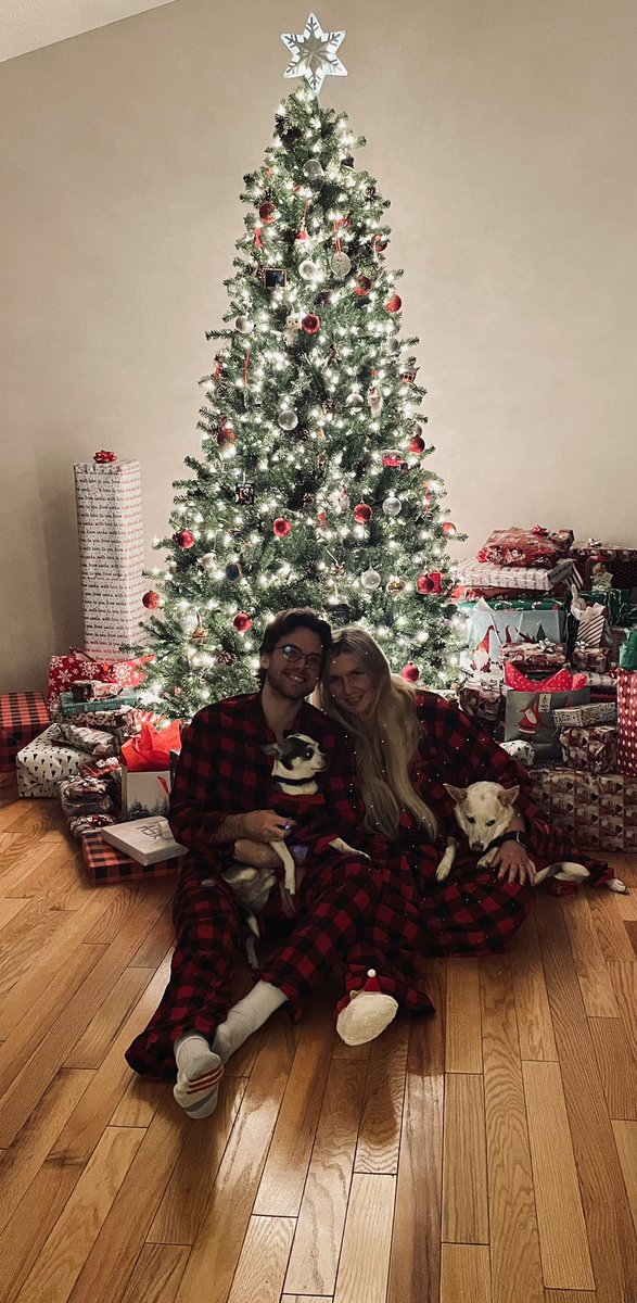 ItsCaseyKay's tweet photo. Merry Christmas from our little family to yours!❤️ @RarezyGG https://t.co/rbc7zcKmII