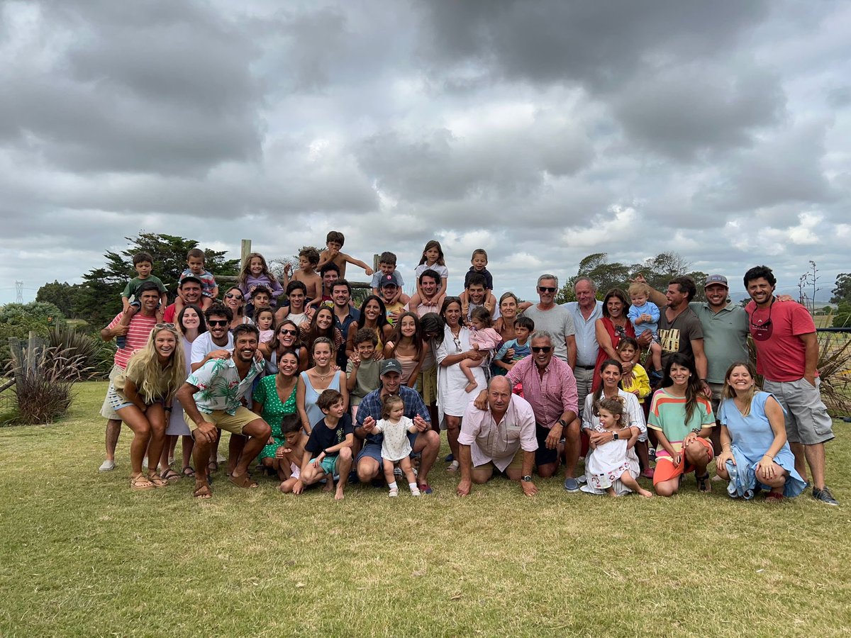 chapoduran's tweet photo. El antídoto contra la desesperanza: la familia. https://t.co/tiscw3KmTC