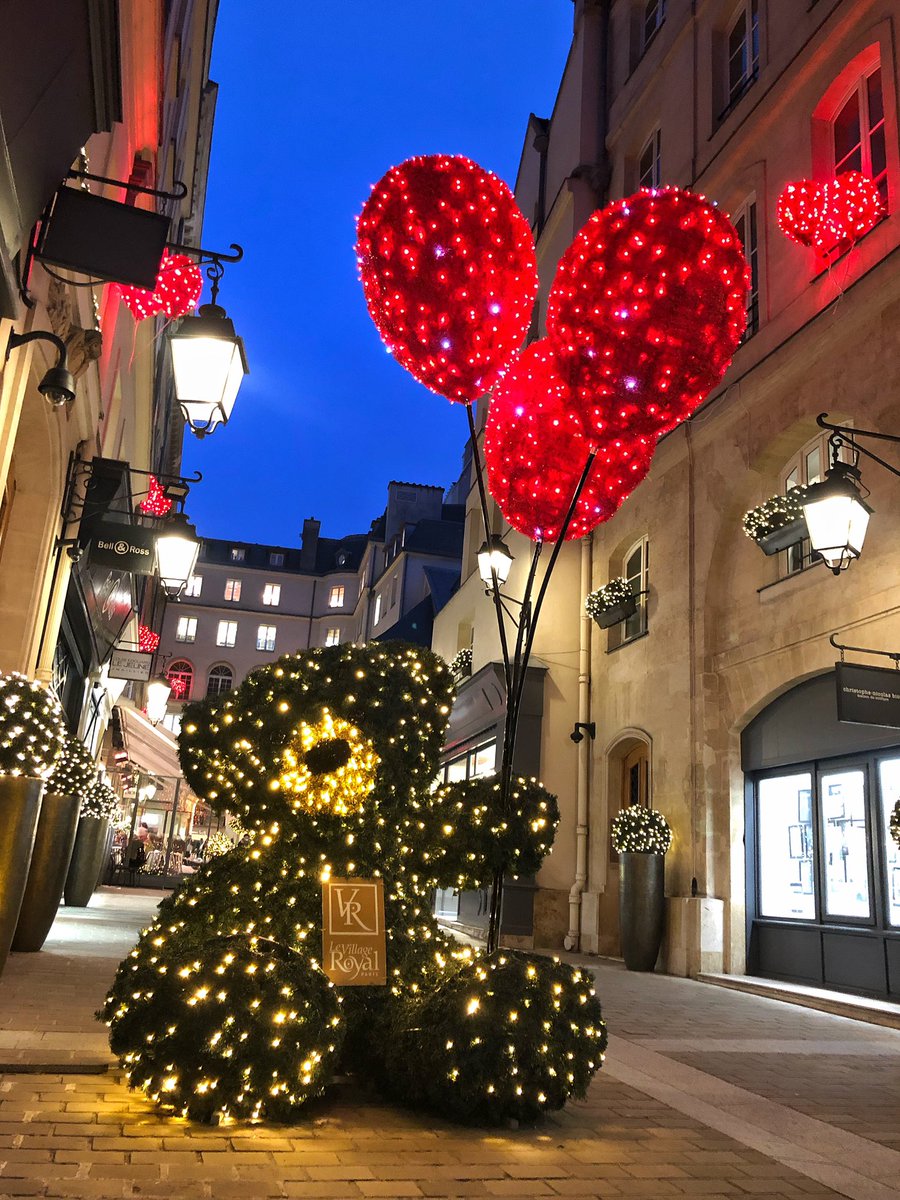 roses_mkr's tweet photo. Visited the Village Royal and found these cuties 😍 My heart melted 💕
#JOYEUXNOEL #MerryChristmas #photography #photooftheday https://t.co/IxixTlnCuj https://t.co/t3nXAhZN46