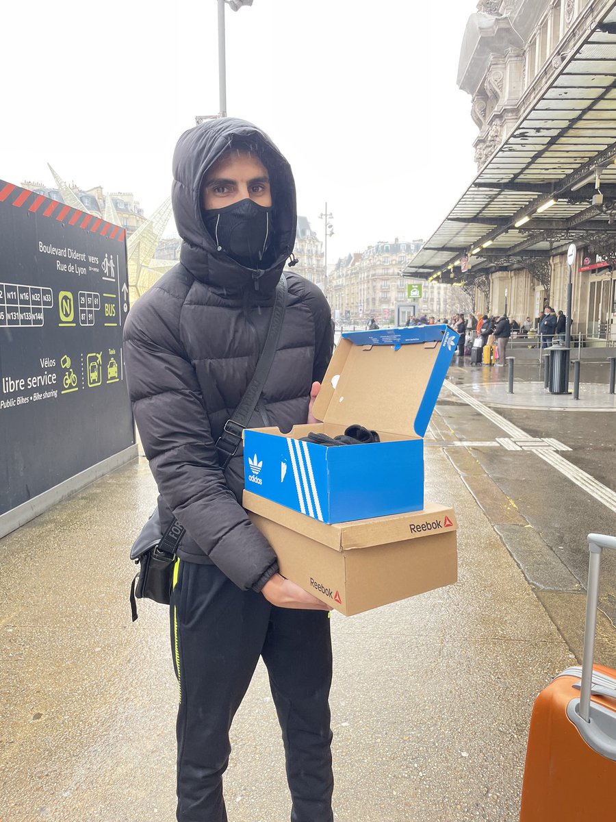 redanaji10's tweet photo. En cette période de fêtes, il ne faut pas oublier les personnes dans le besoin !
Afin de leur apporter un peu de bonheur et de joie en cette période, nous avons distribué des boîtes cadeaux 🎁 
✨ On est jamais heureux que dans le bonheur qu’on donne, DONNER C’EST RECEVOIR✨ https://t.co/fidgBxjboc
