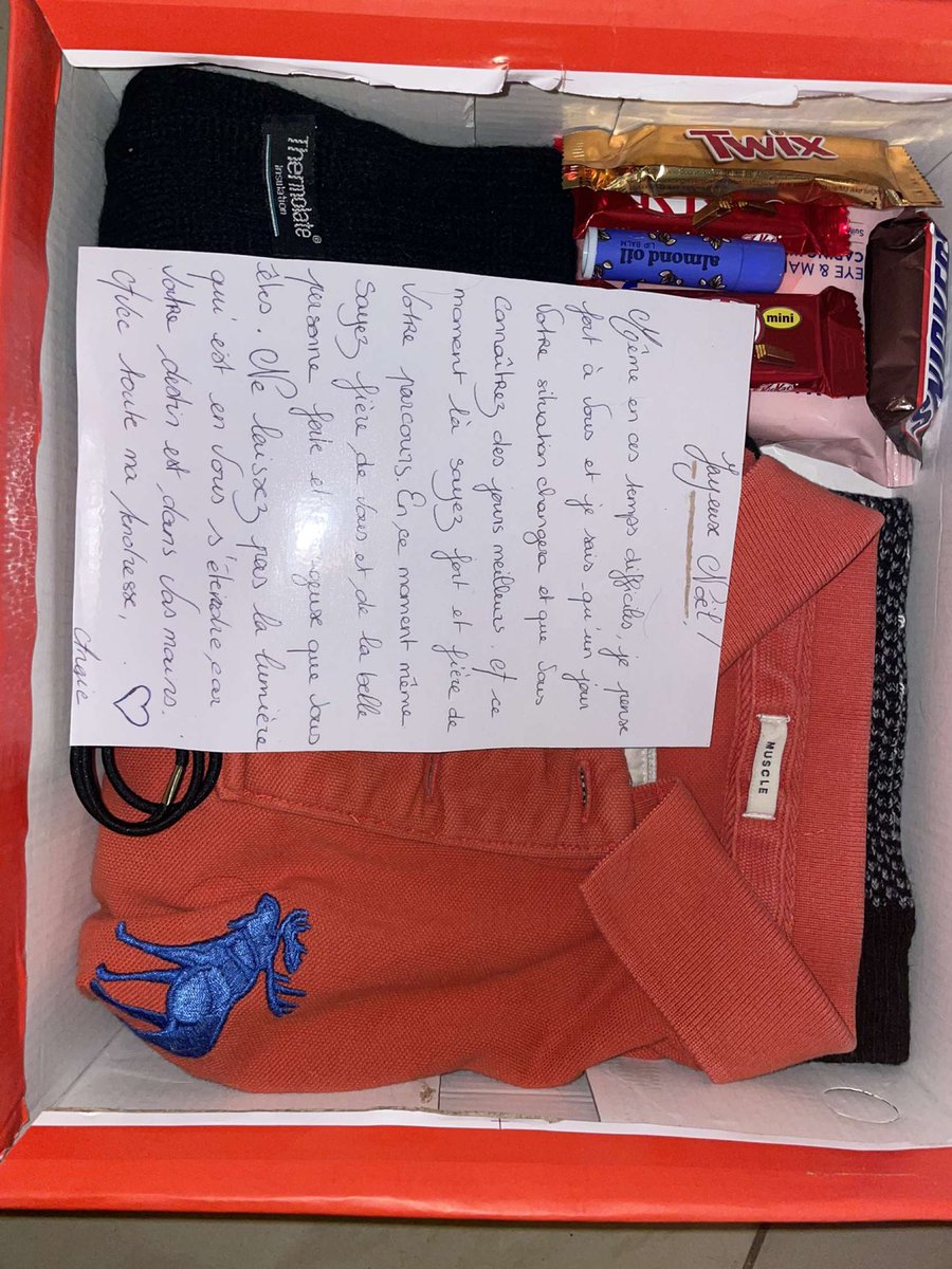 redanaji10's tweet photo. En cette période de fêtes, il ne faut pas oublier les personnes dans le besoin !
Afin de leur apporter un peu de bonheur et de joie en cette période, nous avons distribué des boîtes cadeaux 🎁 
✨ On est jamais heureux que dans le bonheur qu’on donne, DONNER C’EST RECEVOIR✨ https://t.co/fidgBxjboc