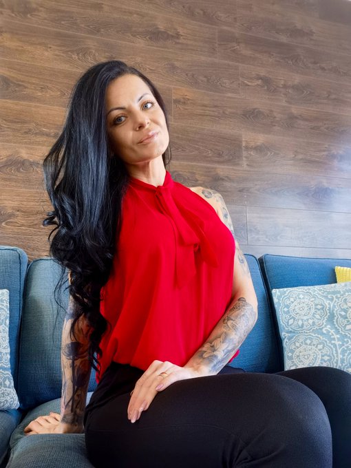 Will you take me to meet your mother like this, on Christmas day? 🥰🌲🥂 #Christmas #reddit #women #power<a href="/tag/women"class="tags"><span>#women</span></a><a href="/tag/power"class="tags"><span>#power</span></a><a href="/tag/christmas"class="tags"><span>#christmas</span></a><a href="/tag/eyecontact"class="tags"><span>#eyecontact</span></a><a href="/tag/reddit"class="tags"><span>#reddit</span></a>