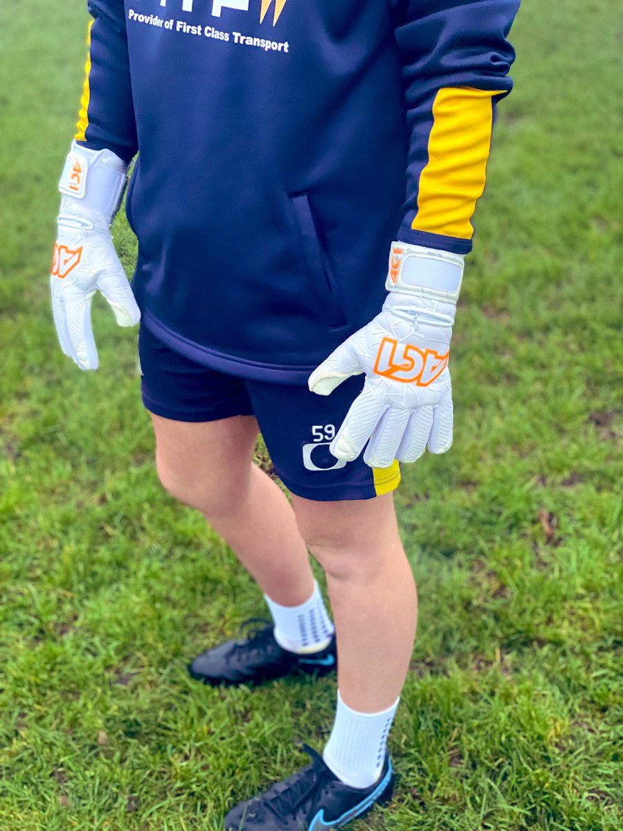 AdCollin's tweet photo. What a great xmas present for @Ac1Gloves to see @Eleanor1510 @donnybelles No1 GK In the AC1 Gloves for 2022!! https://t.co/h2BJj6OAJo