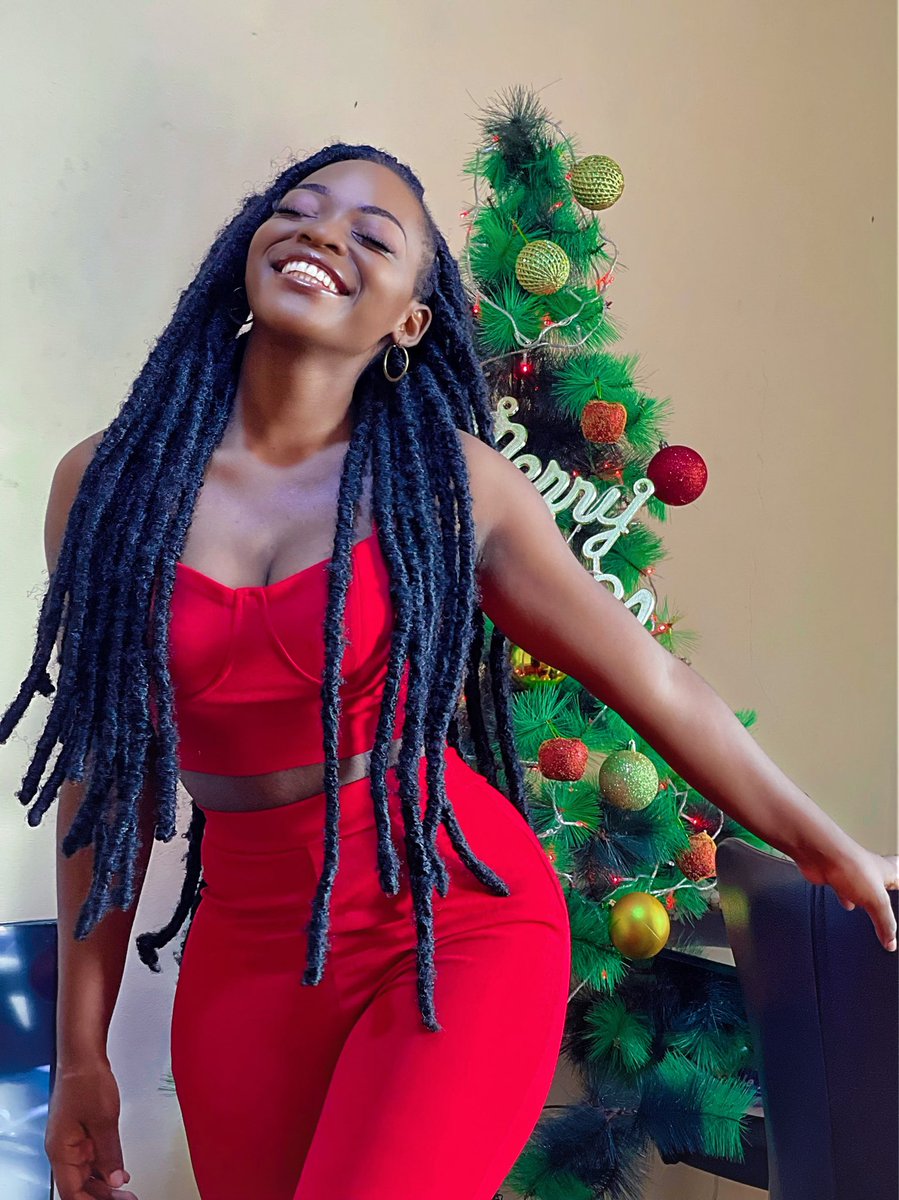 LydolSlam's tweet photo. Tout ça c’est Anna Cameroon 🙈😍🎉 Ma coiffure de la gloire 🙈😍❤️
J’espère que la fête se passe bien de votre côté ohhh🙈 Vous êtes avec qui?? 

#LeSlamYArrivera #Lydol #BrandAmbassador #DesignYourSpirit https://t.co/QA9BqfMqfc