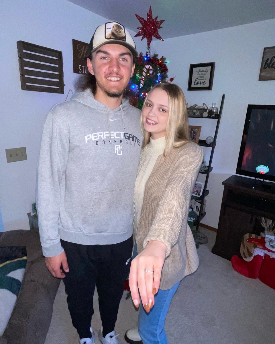 Pokahhh's tweet photo. Well fam, I’ve been gone for awhile. But it is worth it 💍 https://t.co/ug2Le7AVlH