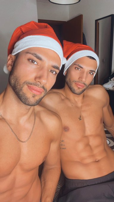 😇 Santa Claus or 😈 Santa Claus?   Let us know what you prefer for today 😈😈😇😇 https://t.co/la138brnJW<a href="/tag/photoshoot"class="tags"><span>#photoshoot</span></a><a href="/tag/barcelona"class="tags"><span>#barcelona</span></a><a href="/tag/twins"class="tags"><span>#twins</span></a><a href="/tag/malemodel"class="tags"><span>#malemodel</span></a><a href="/tag/malemodels"class="tags"><span>#malemodels</span></a>