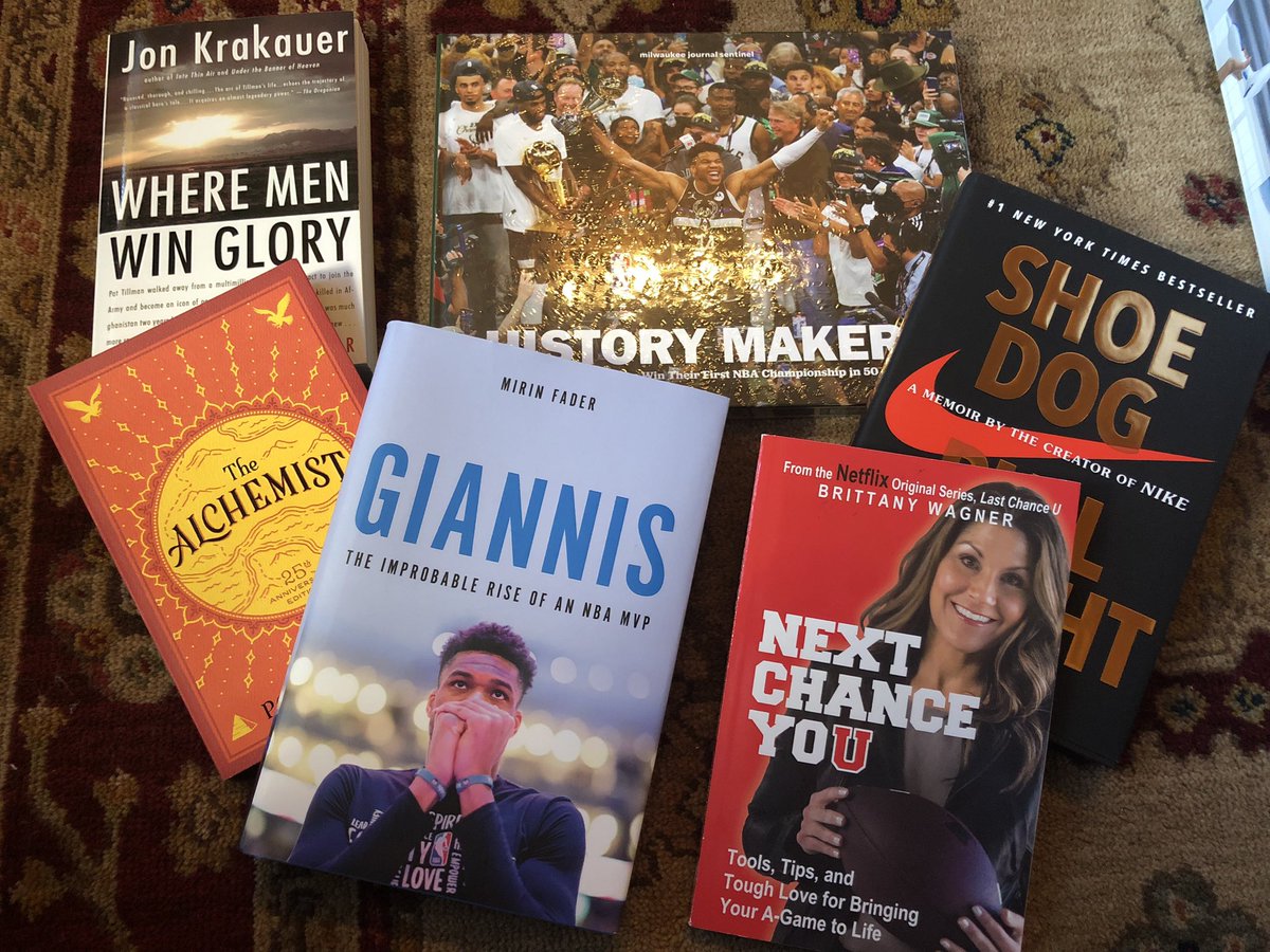 ZacBellman_WNY's tweet photo. It was a books and socks kind of Christmas and I am completely okay with that. Couple #AaronRodgersBookClub recs, as well as @MirinFader, @Brittany_MSgirl and @journalsentinel titles Iβd been hoping to get my hands on. π https://t.co/fbLcR43sO0