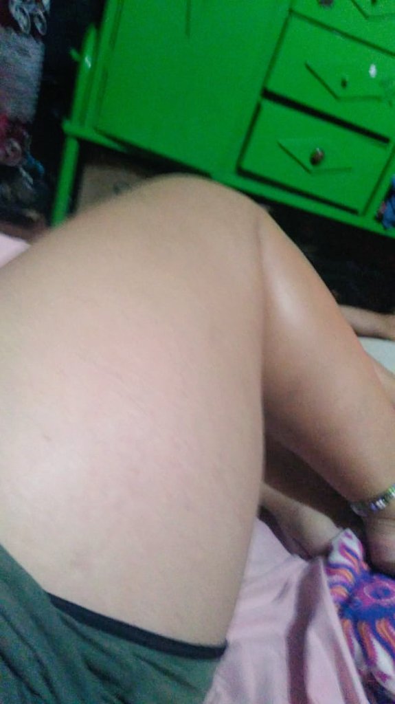 elpecador6969's tweet photo. Mi vecina la gordi buena motivando mi llegada lo quiere es todo este fin de año vamos x ese cocoy y esas tetotas 😍😍🙈🙈👅👅 😋😋#tabooincest #familytaboo #ComadreArrecha #amigaArrecha #vecinaPuta #incesto #gordiBuena https://t.co/OEP4EBwJEf