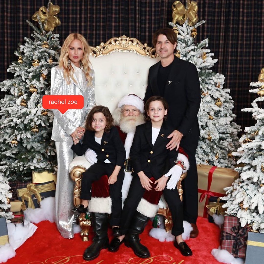 intro's tweet photo. Merry Christmas from our Intro family to yours!
For a full on Christmas Cheer overload, we have rounded up Holiday snapshots of some of our #IntroExperts from last Christmas. We can't wait to see how you're all celebrating this year 🎄
#UseIntro https://t.co/4gJCAiyCic