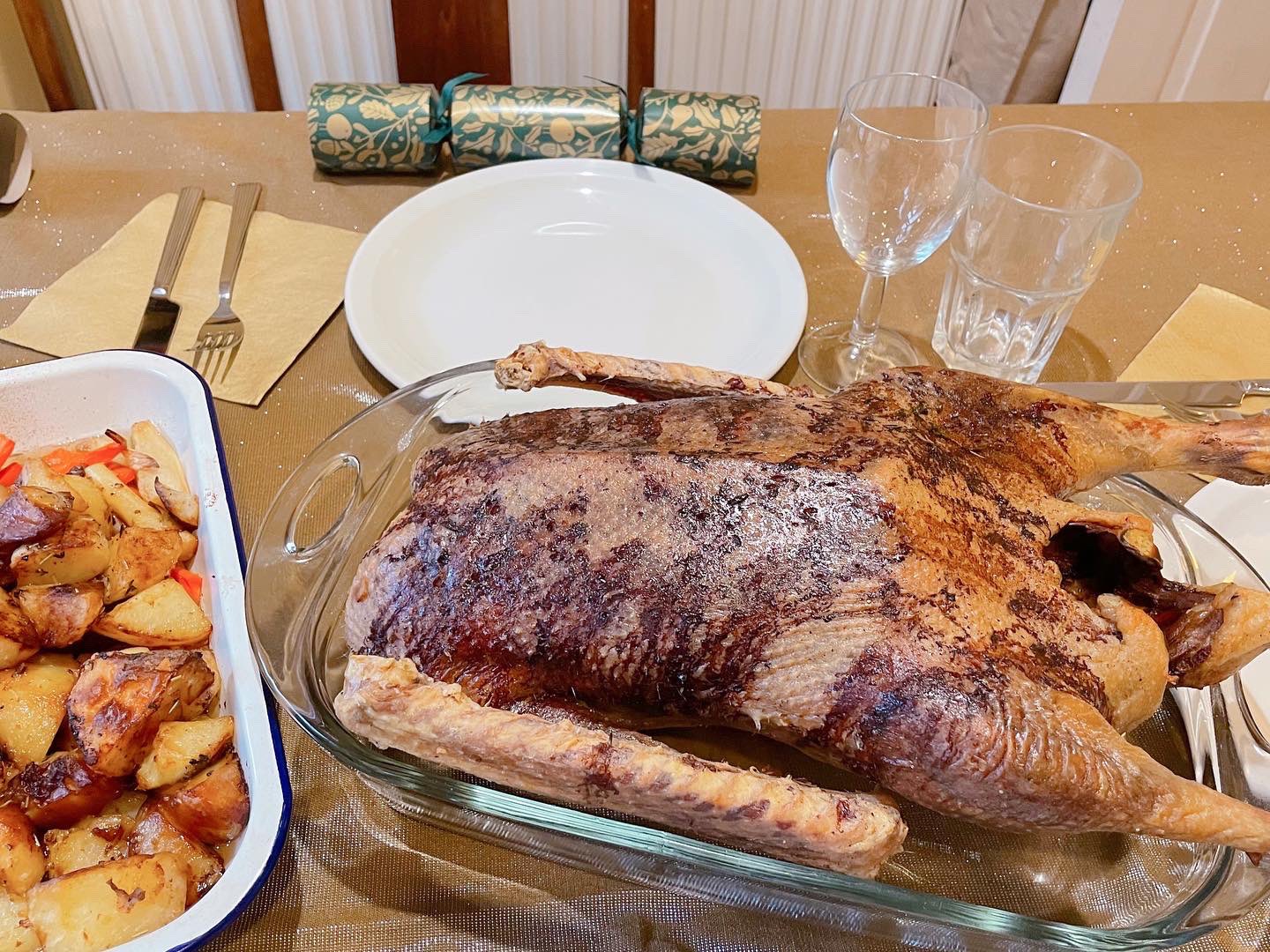Brighton Tea Room Roast Goose ガチョウのロースト クリスマスのローストはターキーだけではありません 今年はガチョウのロースト ターキーと違って脂肪が多いのでローストする前に余分な脂肪の塊を取り除きます 焼き上がりはドライにならずに