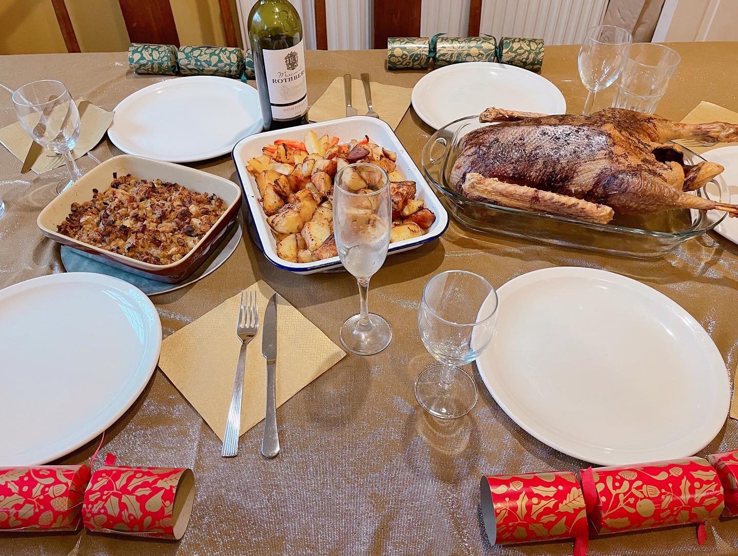 Brighton Tea Room Roast Goose ガチョウのロースト クリスマスのローストはターキーだけではありません 今年はガチョウのロースト ターキーと違って脂肪が多いのでローストする前に余分な脂肪の塊を取り除きます 焼き上がりはドライにならずに