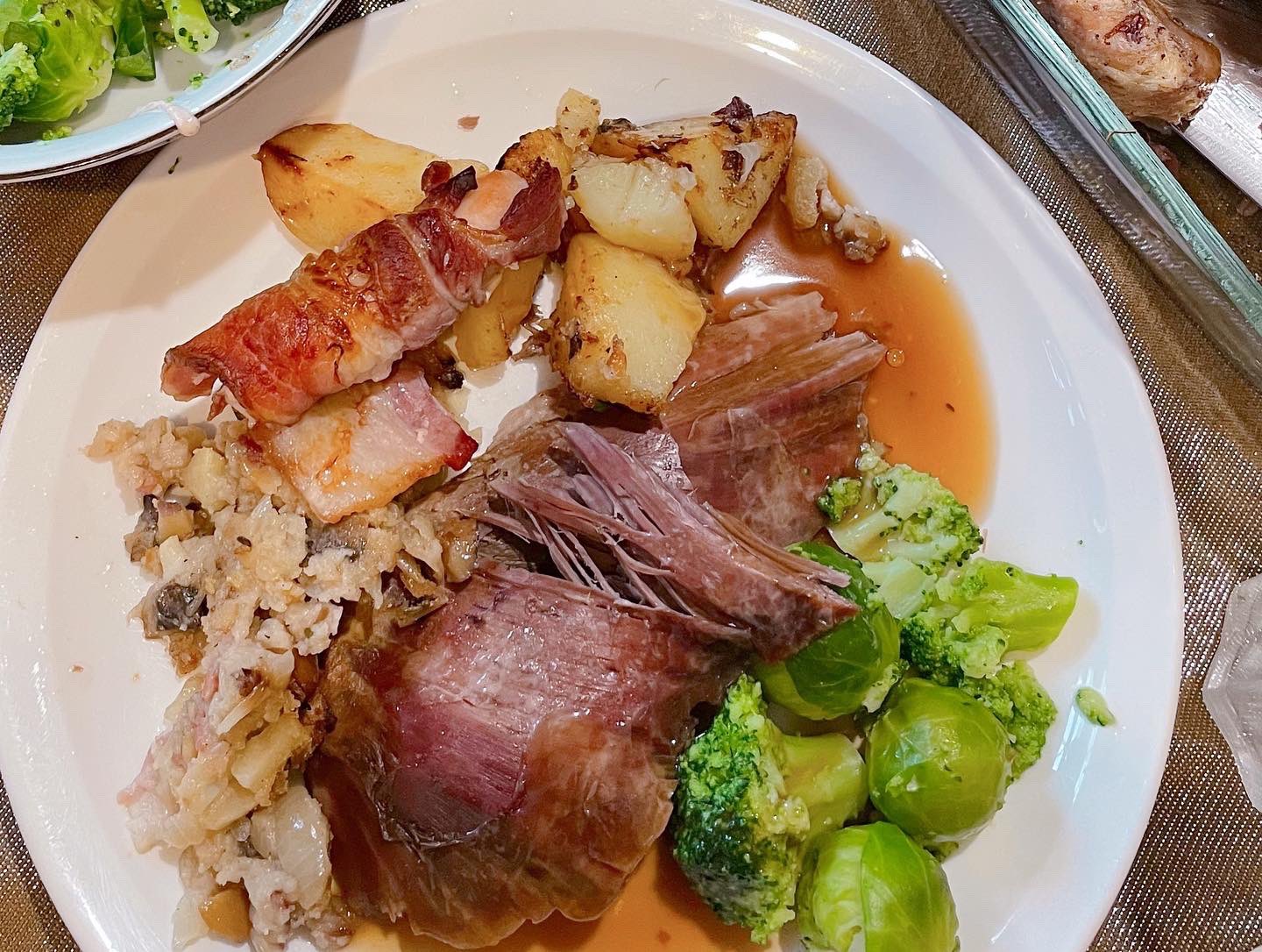 Brighton Tea Room Roast Goose ガチョウのロースト クリスマスのローストはターキーだけではありません 今年はガチョウのロースト ターキーと違って脂肪が多いのでローストする前に余分な脂肪の塊を取り除きます 焼き上がりはドライにならずに