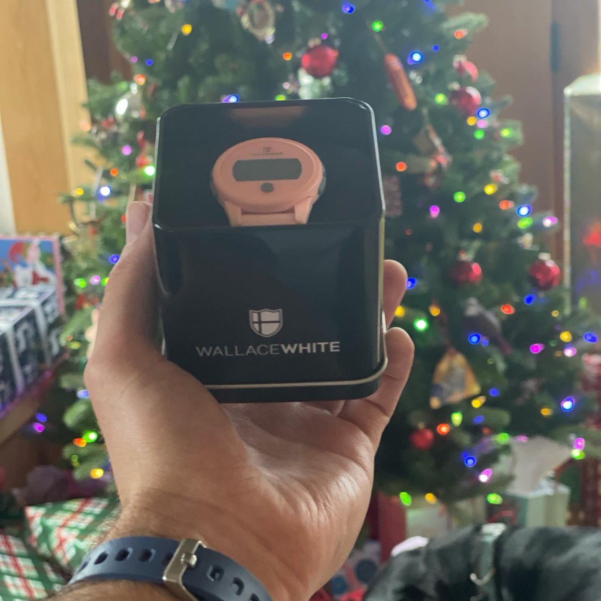wallacewhiteco's tweet photo. Happy holidays from Wallace White! It’s not too late to use our discount code “holiday” to get 2 watches for $70 https://t.co/I3tKxXtPtS