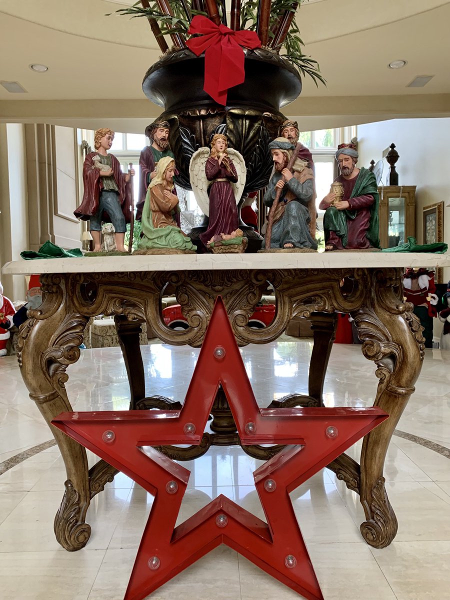 Markgubicza's tweet photo. Merry Christmas!! Much love and happiness to everyone today! ⁦@Angels⁩ ⁦@BallySportWest⁩ #CountdownComplete 🎄🎅🎁❤️ https://t.co/irUM8o6Bt0