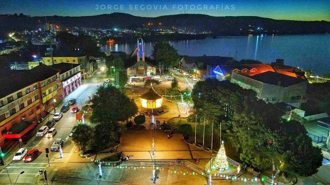nacholepa's tweet photo. Plaza de Ancud en navidad https://t.co/34yupq8zui