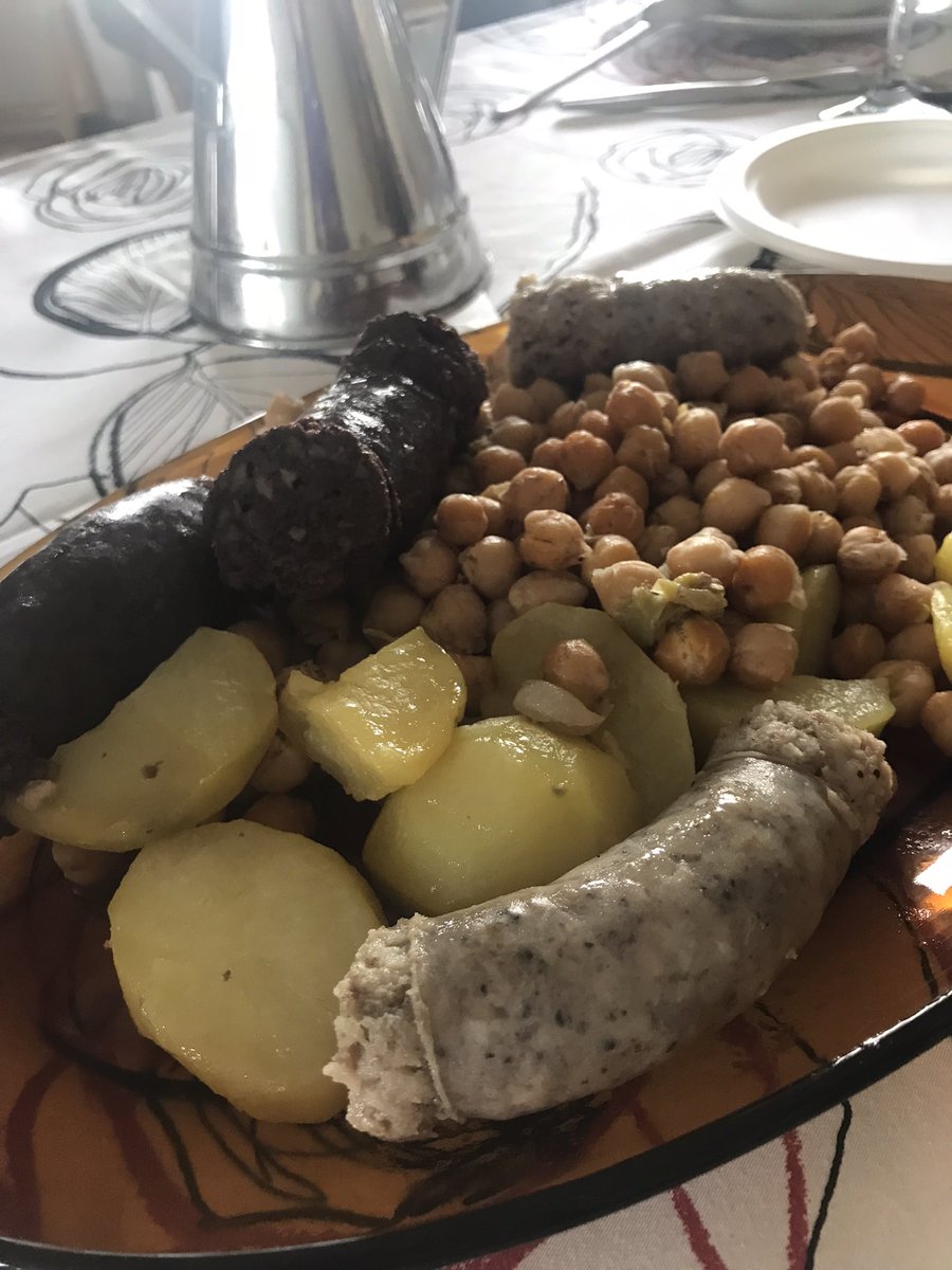 CarmeBusquets's tweet photo. Test d’antígens previ, mesures de seguretat, i escudella de la mare….la felicitat son aquests moments màgics!! 
Cuideu-vos i estimeu-vos moltíssim!! Com deia el gran Pau Donés, viure es urgent!!! #bonnadal #familia #moments #tradicions https://t.co/neAmeZ2rhp
