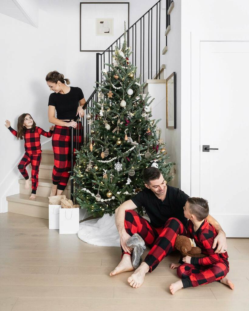 LeclairDecor's tweet image. From our family to yours, wishing you all the the most merry Christmas and happiest Holidays! 🎄👨‍👩‍👧‍👦 instagr.am/p/CX6cKEjl9Ag/