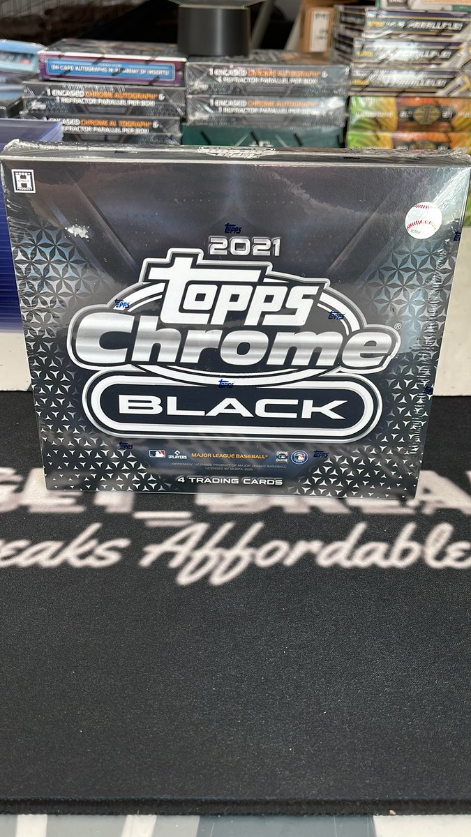 DJSchrum2's tweet image. 🎁🎄🎁🎄Merry Christmas 🎁🎄🎁🎄

GIVEAWAY #5

1 Random RT Will Win This 2021 Topps Chrome Black Hobby Box Tonight!!! 

Must be Following!!