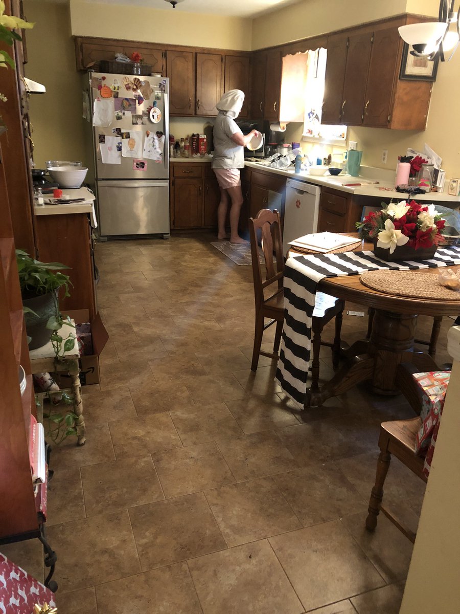 I’ve been so sad and honestly kind of angry because I feel like my dad should be here, especially during Christmas. But this morning this little ray of light popped through our kitchen for 4 minutes and even though I know it wasn’t my dad physically, I’m still a lil emo over it