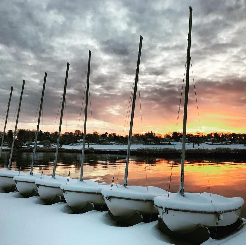 Merry Christmas! As the JSA of LIS member organizations get ready for a New Year of junior sailing programming in 2022, this picture from a snowy prior year at the Pequot Yacht Club reminds us all to be thankful for the opportunity to sail at any time of the year.⁠