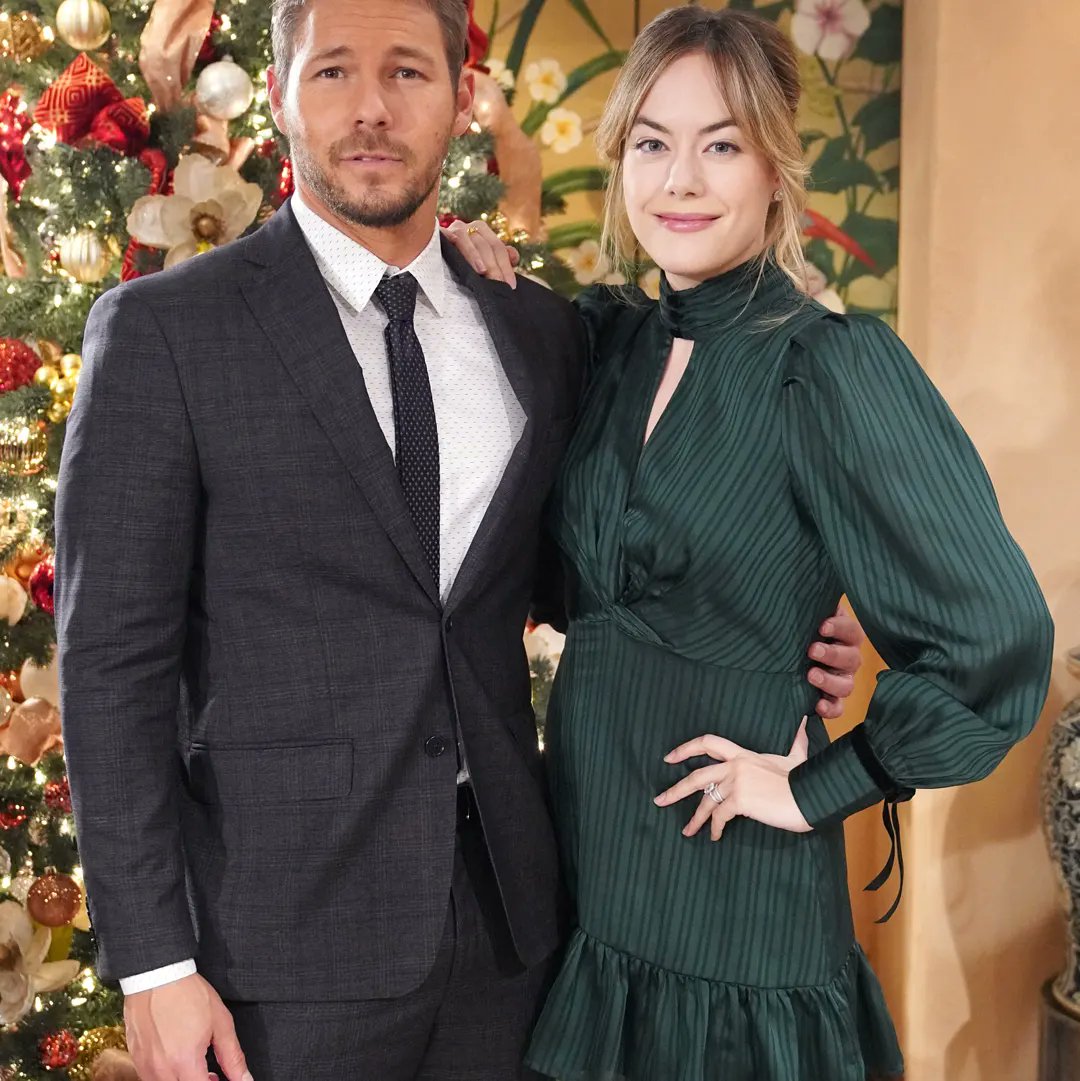 LopeFamily4ever's tweet photo. Merry Christmas Lope Family!! 🎅🎄⛄🤶 #AnnikaNoelle #ScottClifton #HopeLoganSpencer #LiamSpencer #BethSpencer #DouglasForrester #Lope #LopeFamily #LopeForever #LiamHopeBethForever https://t.co/57SLN02FfC