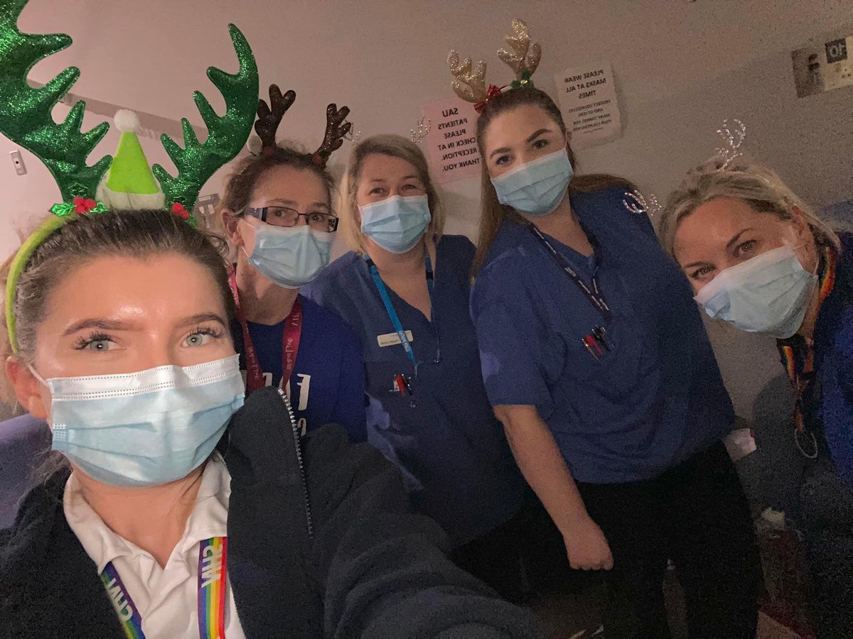 This was the Christmas Eve Elves team 🎅🏼🎄