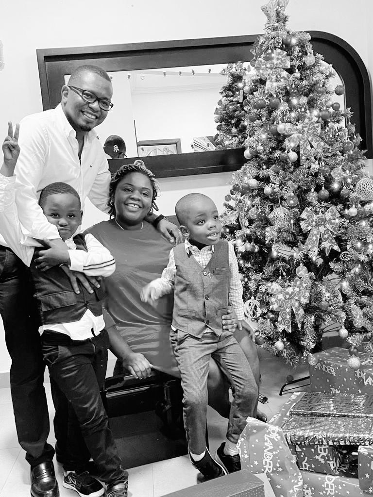 didoschabw's tweet photo. Joyeux Noël🎄
Bonne année 2022 😇
Que Dieu nous bénisse abondamment, que l’Emmanuel nous comble de ses innombrables grâces, que cette nouvelle année soit meilleure et nous réserve de belles surprises 🥰
#FDAAA https://t.co/vtP9nxoUBy