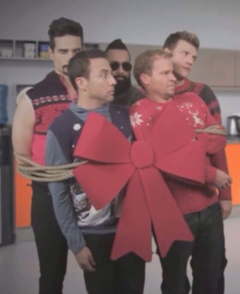 BSBHungary's tweet photo. Merry Christmas 🎄🎁 https://t.co/gdfPle2jWa  💫🎁
#christmastimeagain #backstreetboys #wearebsb https://t.co/VBMTcWCtzO