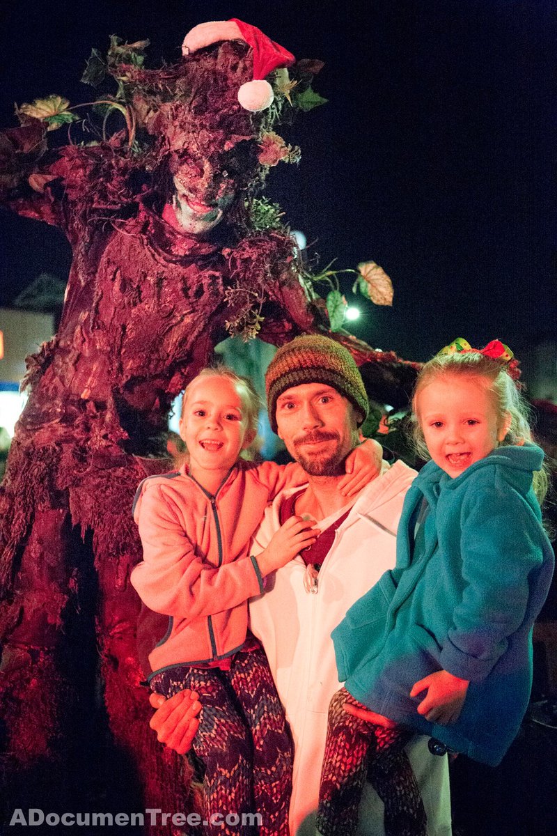 adocumentree's tweet image. Happy Holly-Tree Days! ❤️🌳🌎🌍🌏 May your holidays be filled with wonder and joy🙏🌳 #happyholidays2021 #adocumentree #treeman #venicesign #kids #wonder #joy  #venicesignlighting #treehugs #kidslovetrees #fantasy #family #happyholidays @adocumentree @treemanity