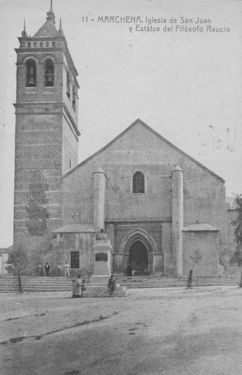 El 23 de octubre de 1932 estuvo instalado el monumento en la Plaza Cardenal Spínola, delante de la iglesia de San Juan, siendo ésta derribada tras la llegada de la república, donde le pasaron una soga por el cuello, la derribaron y luego la ultrajaron. 

📖 Marchena, Ayer y Hoy.